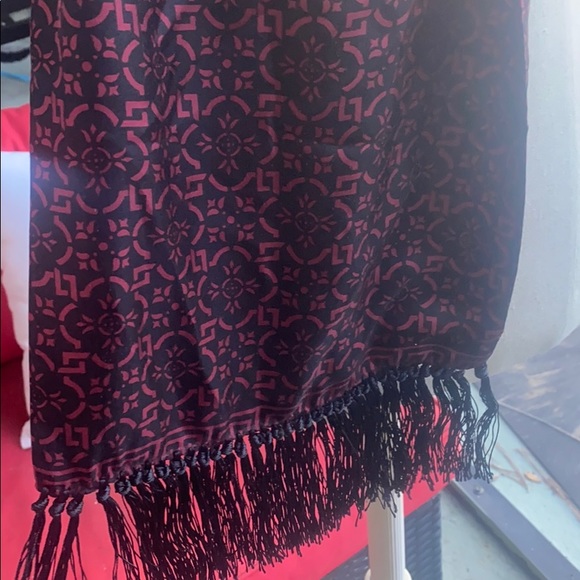 EUC Basha red and black silk fringed scarf - Picture 2 of 4